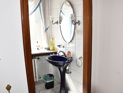 Monteurwohnung - Badezimmer: eigenes Bad - Zülpich - Gäste-WC, HomeRent Unterkunft in Euskirchen - HomeRent in Euskirchen 