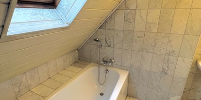 Monteurwohnung - Badezimmer: Gemeinschaftsbad - Schmieding (Kronstorf) - Monteurzimmer/-haus Linz