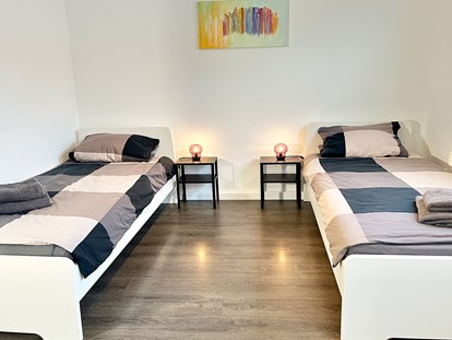 Monteurwohnung - Badezimmer: eigenes Bad - Goch - Schlafzimmer, HomeRent Unterkunft in Kleve - HomeRent in Kleve, Bedburg-Hau, Goch, Kranenburg