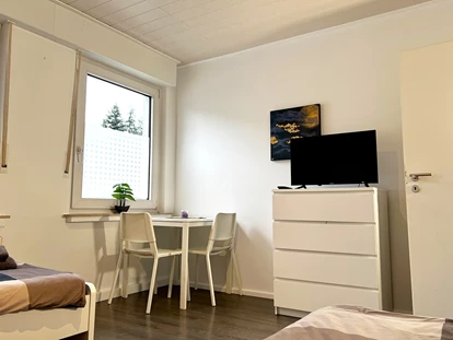 Monteurwohnung - Badezimmer: eigenes Bad - PLZ 47533 (Deutschland) - Schlafzimmer, HomeRent Unterkunft in Kleve - HomeRent in Kleve, Bedburg-Hau, Goch, Kranenburg