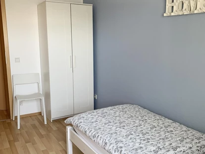 Monteurwohnung - Bettwäsche: Bettwäsche inklusive - PLZ 58638 (Deutschland) - Schlafzimmer, HomeRent Unterkunft in Hemer - HomeRent in Hemer (Sauerland)