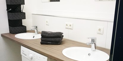 Monteurwohnung - Kühlschrank - PLZ 47589 (Deutschland) - Badezimmer, HomeRent Unterkunft in Emmerich - HomeRent in Emmerich und Isselburg 