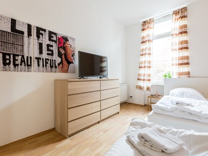 Monteurwohnung - Zimmertyp: Mehrbettzimmer - Düsseldorf Grevenbroich - Schlafzimmer, HomeRent Unterkunft in Düsseldorf - HomeRent in Düsseldorf