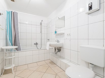 Monteurwohnung - Kühlschrank - PLZ 42697 (Deutschland) - Badezimmer, HomeRent Unterkunft in Düsseldorf - HomeRent in Düsseldorf