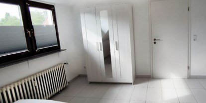Monteurwohnung - Badezimmer: eigenes Bad - Köln - Schlafzimmer, HomeRent Unterkunft in Hürth - HomeRent in Hürth, Brühl, Wesseling