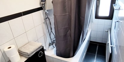 Monteurwohnung - Kühlschrank - PLZ 51143 (Deutschland) - Badezimmer, HomeRent Unterkunft in Hürth - HomeRent in Hürth, Brühl, Wesseling