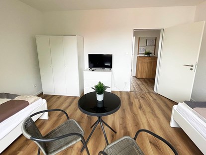 Monteurwohnung - Küche: eigene Küche - Ostfriesland - Schlafzimmer, HomeRent Unterkunft in Oldenburg - HomeRent in Oldenburg