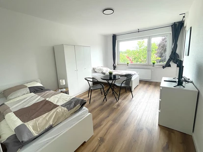 Monteurwohnung - TV - Hatten - Schlafzimmer, HomeRent Unterkunft in Oldenburg - HomeRent in Oldenburg