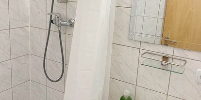 Monteurwohnung - Badezimmer: eigenes Bad - PLZ 29221 (Deutschland) - Badezimmer, HomeRent Unterkunft in Celle - HomeRent in Celle bei Hannover