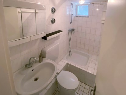 Monteurwohnung - Zimmertyp: Doppelzimmer - Bad Vilbel - Badezimmer, HomeRent Unterkunft in Bad Vilbel - HomeRent in Bad Vilbel, Maintal, Schöneck, Niederdorfelden uvm. 