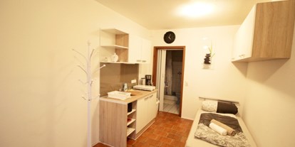 Monteurwohnung - Küche: eigene Küche - Stephanskirchen - Schlafzimmer, HomeRent Unterkunft in Bad Endorf - HomeRent in Bad Endorf 