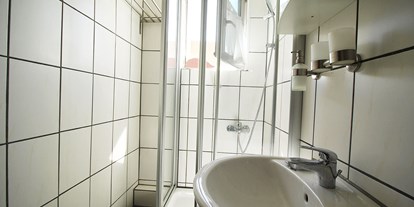 Monteurwohnung - Badezimmer: eigenes Bad - PLZ 72655 (Deutschland) - Monteurwohnungen in Großbettlingen, Stuttgart & Umgebung