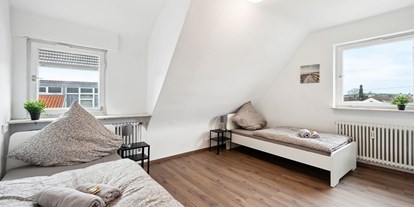 Monteurwohnung - Badezimmer: eigenes Bad - Holzmaden - Schlafzimmer, HomeRent Unterkunft in Köngen - HomeRent in Köngen