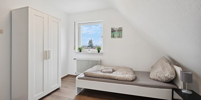 Monteurwohnung - Kühlschrank - Großbettlingen - Schlafzimmer, HomeRent Unterkunft in Köngen - HomeRent in Köngen