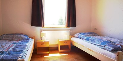 Monteurwohnung - Badezimmer: eigenes Bad - Berghülen - Ferienwohnung Laichingen - Schlafzimmer - Monteurzimmer in Laichingen bei Ulm