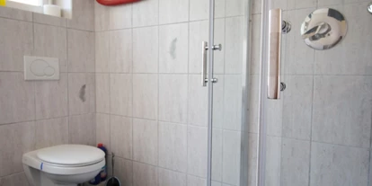 Monteurwohnung - Waschmaschine - Bad Überkingen - Badezimmer, HomeRent Unterkunft in Laichingen - HomeRent in Laichingen, Hohenstadt, Feldstetten