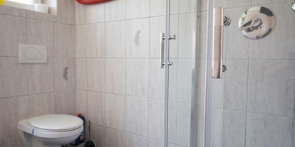 Monteurwohnung - WLAN - Bad Überkingen - Badezimmer, HomeRent Unterkunft in Laichingen - HomeRent in Laichingen, Hohenstadt, Feldstetten
