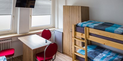 Monteurwohnung - Küche: Gemeinschaftsküche - Quickborn (Kreis Pinneberg) - Geräumige Mehrbettzimmer mit eigenem Kühlschrank - MONTEURZIMMER IN HAMBURG UND UMGEBUNG!!!!