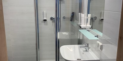 Monteurwohnung - Badezimmer: Gemeinschaftsbad - Laa - Zimmervermietung Lackner
