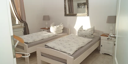 Monteurwohnung - Zimmertyp: Doppelzimmer - Nordseeküste - Schlafzimmer 1 - Entspannte Auszeit in Bremerhaven - perfekt gelegen & gut ausgestattet für 4 Personen