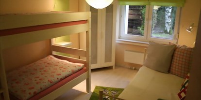 Monteurwohnung - Kühlschrank - Derental - 2. Schlafzimmer Solling-Lounge I - Solling-Lounge