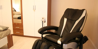 Monteurwohnung - Badezimmer: eigenes Bad - Lauenförde - Shiatsu Massagesessel Solling-Lounge I - Solling-Lounge