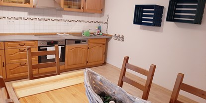 Monteurwohnung - Waschmaschine - Karben - große Wohnküche inkl. Sitzgelegenheit - Monteurunterkunft für bis zu 5 Personen