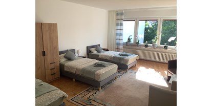 Monteurwohnung - Kühlschrank - Bebra - 3 Einzelbettzimmer mit Balkon 
Preis ab 75€ - Eddy  
