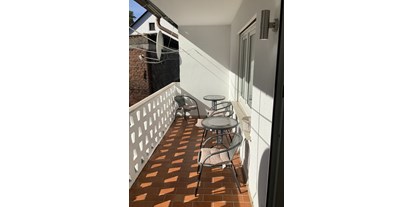 Monteurwohnung - Küche: Gemeinschaftsküche - PLZ 36179 (Deutschland) - Balkon zu 3 Einzelbettzimmer  - Eddy  