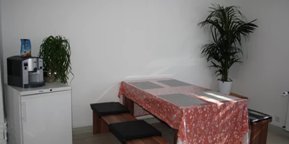 Monteurwohnung - Einzelbetten - PLZ 40233 (Deutschland) - Küche mit Esstisch - Refugium