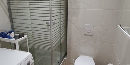 Monteurwohnung - Badezimmer: eigenes Bad - Schöneiche bei Berlin Schöneiche - Bad - Appartement 2 in Waldesruh ab 3 Monaten