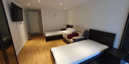 Monteurwohnung - Kühlschrank - Krummensee - Schlafzimmer ausgestattet mit zwei Einzelbetten - Appartement 2 in Waldesruh ab 3 Monaten