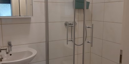 Monteurwohnung - Badezimmer: eigenes Bad - Heinrichsberg (Börde) - Badezimmer - Monteurzimmer Burg 