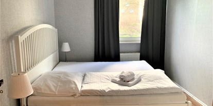 Monteurwohnung - Bettwäsche: Bettwäsche gegen Gebühr - Niedersachsen - Das zweite Schlafzimmer. - ANDY NORDSEE: 2 Schlafzimmerwohnung im Urlaubsparadies