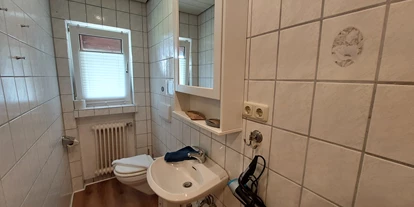 Monteurwohnung - Badezimmer: eigenes Bad - Padingbüttel - Badezimmer - ANDY NORDSEE: 2 Schlafzimmerwohnung im Urlaubsparadies