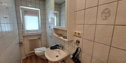 Monteurwohnung - Bettwäsche: Bettwäsche gegen Gebühr - Butjadingen Stollhammer Wisch - Badezimmer - ANDY NORDSEE: 2 Schlafzimmerwohnung im Urlaubsparadies