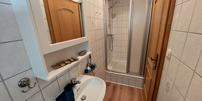Monteurwohnung - Zimmertyp: Doppelzimmer - Nordseeküste - Badezimmer - ANDY NORDSEE: 2 Schlafzimmerwohnung im Urlaubsparadies