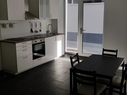Monteurwohnung - Küche: Küchenmitbenutzung - Essbereich Apartment 11 - DONAU HOME