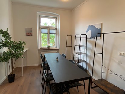 Monteurwohnung - Küche: eigene Küche - Essbereich und Aufenthalt - Monteurwohnungen in Klagenfurt am Wörthersee
