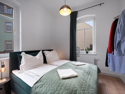 Monteurwohnung - Bettwäsche: Bettwäsche inklusive - Radebeul - Schlafzimmer  - Voll ausgestattetes Apartment in Dresden 