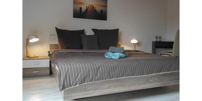 Monteurwohnung - Bettwäsche: keine Bettwäsche - Vettweiß - Zimmer NR.4 
Große Zimmer mit Doppelbett 180x200 und 1x 90x200 cm  - Pension WG-GEICH