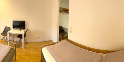 Monteurwohnung - Bettwäsche: Bettwäsche inklusive - Langwieden - Schlafzimmer, HomeRent Unterkunft in Zweibrücken - HomeRent in Zweibrücken