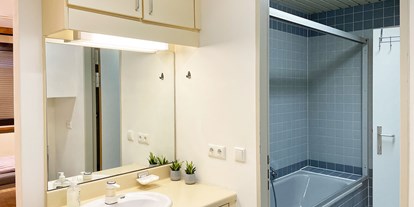 Monteurwohnung - Kühlschrank - PLZ 66539 (Deutschland) - Badezimmer, HomeRent Unterkunft in Zweibrücken - HomeRent in Zweibrücken