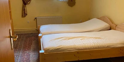Monteurwohnung - Bettwäsche: keine Bettwäsche - Krummensee - Doppelzimmer mit Kleiderschrank - Svenja Wagner