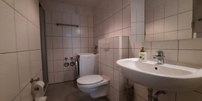 Monteurwohnung - Kaffeemaschine - PLZ 27639 (Deutschland) - Badezimmer mit Dusche - Ferienwohnung Wilhelmine in Cuxhaven im Lotsenviertel