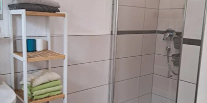 Monteurwohnung - Badezimmer: eigenes Bad - Schwendi - Dusche - Monteurwohnung Mohr