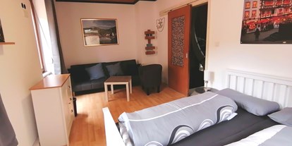Monteurwohnung - Kühlschrank - Leiwen - Ferienhaus Moselfels für 2-8 Personen in 4 Schlafzimmern