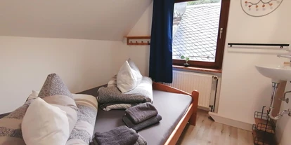 Monteurwohnung - Bettwäsche: Bettwäsche inklusive - Flußbach - Unterkunft für 2-8 Personen in 4 Schlafzimmern
