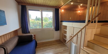 Monteurwohnung - Fraunsdorf - Schlafzimmer 2 mit Einzelbett und Galerie- Dopppelbett - Haus zum Alleinbewohnen in Seewalchen