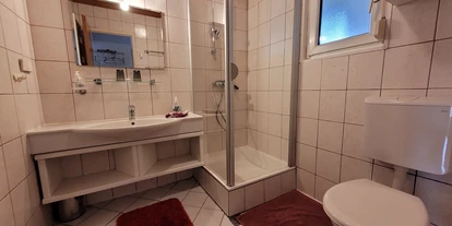 Monteurwohnung - Bettwäsche: Bettwäsche inklusive - Pranzing - Duschbad mit WC - Haus zum Alleinbewohnen in Seewalchen